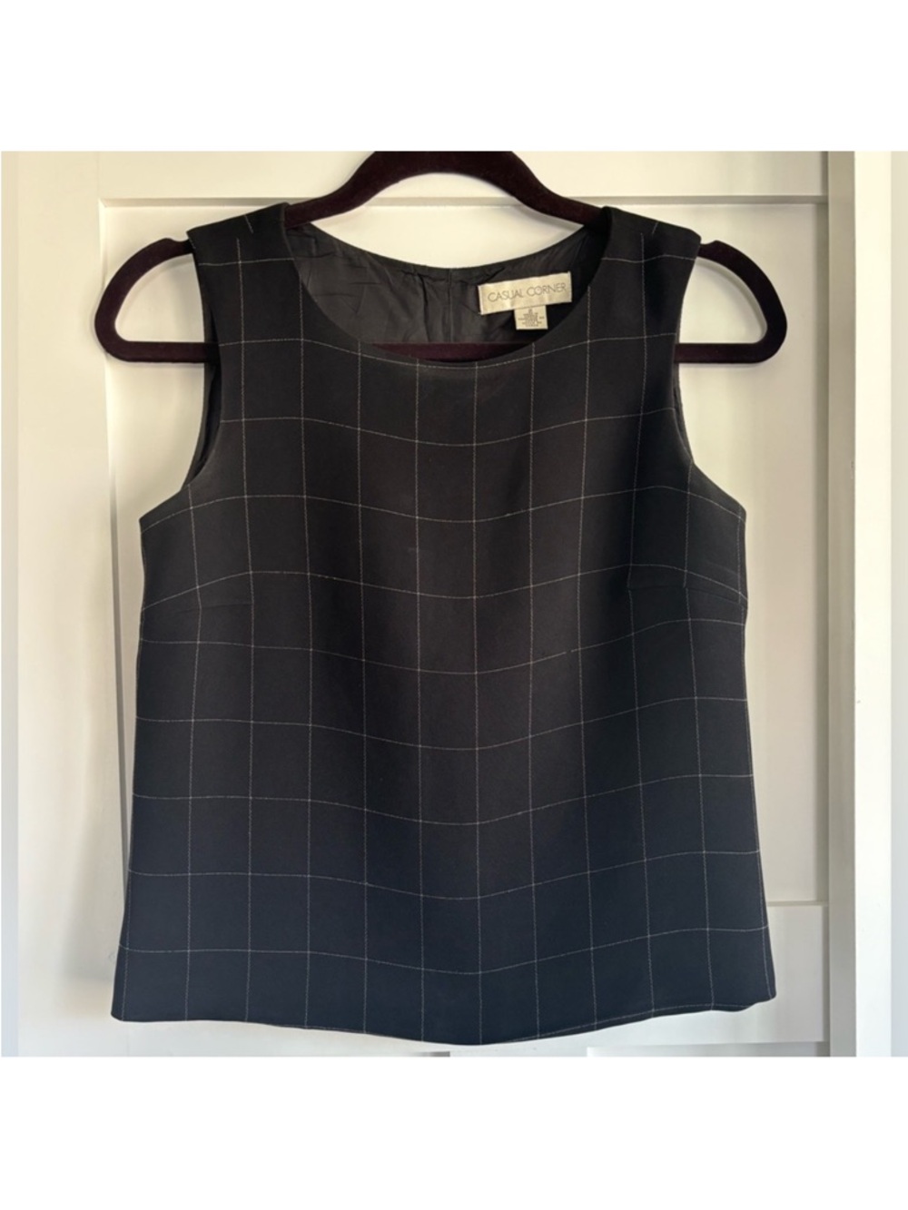 Casual Corner Vintage Sleeveless Structured Black Blouse. Size 2.
